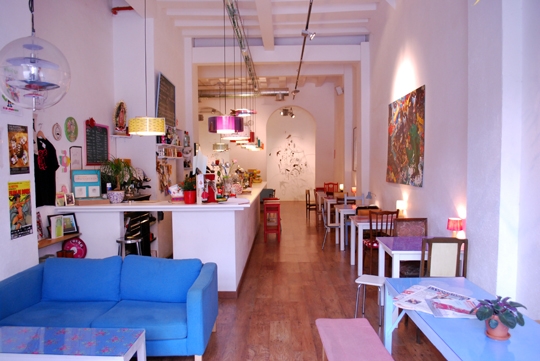 La colorida decoración de Cosmo