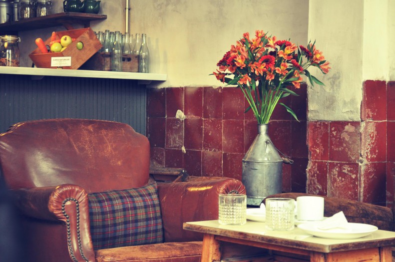 Muebles antiguos en Granja Petitbo (© www.laflorynata.es)