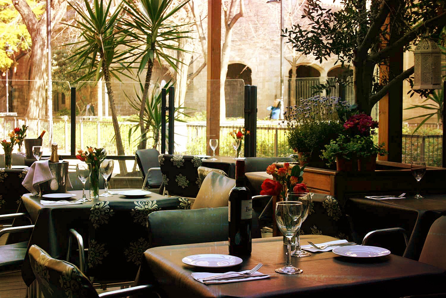 El Jardi El oasis bar del Raval — In and Out Barcelona